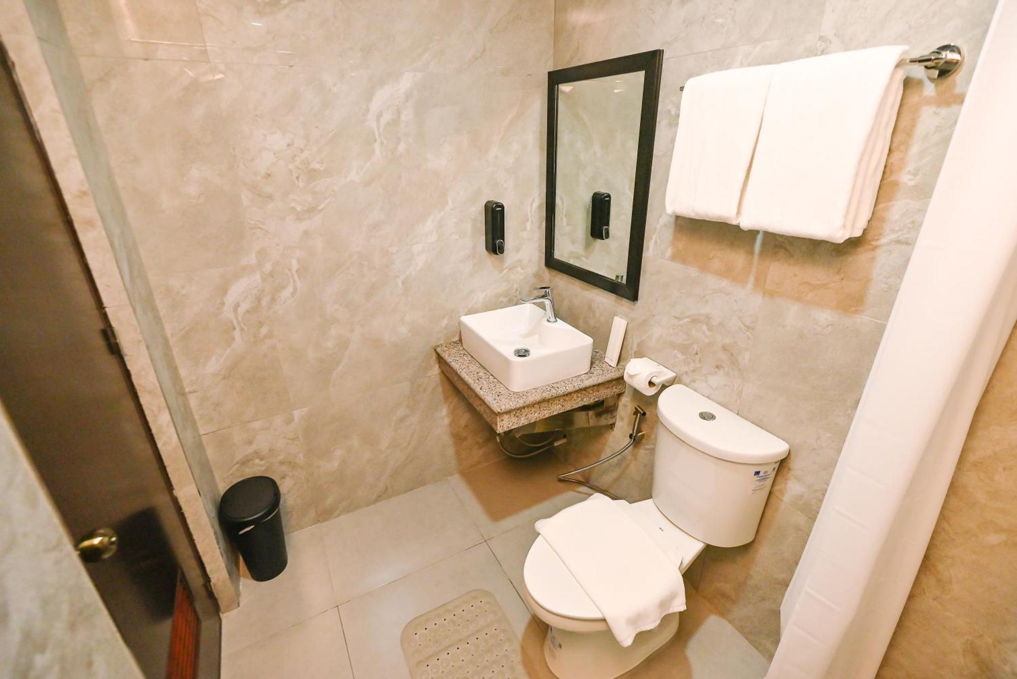 Monaco Hotel Taytay  외부 사진