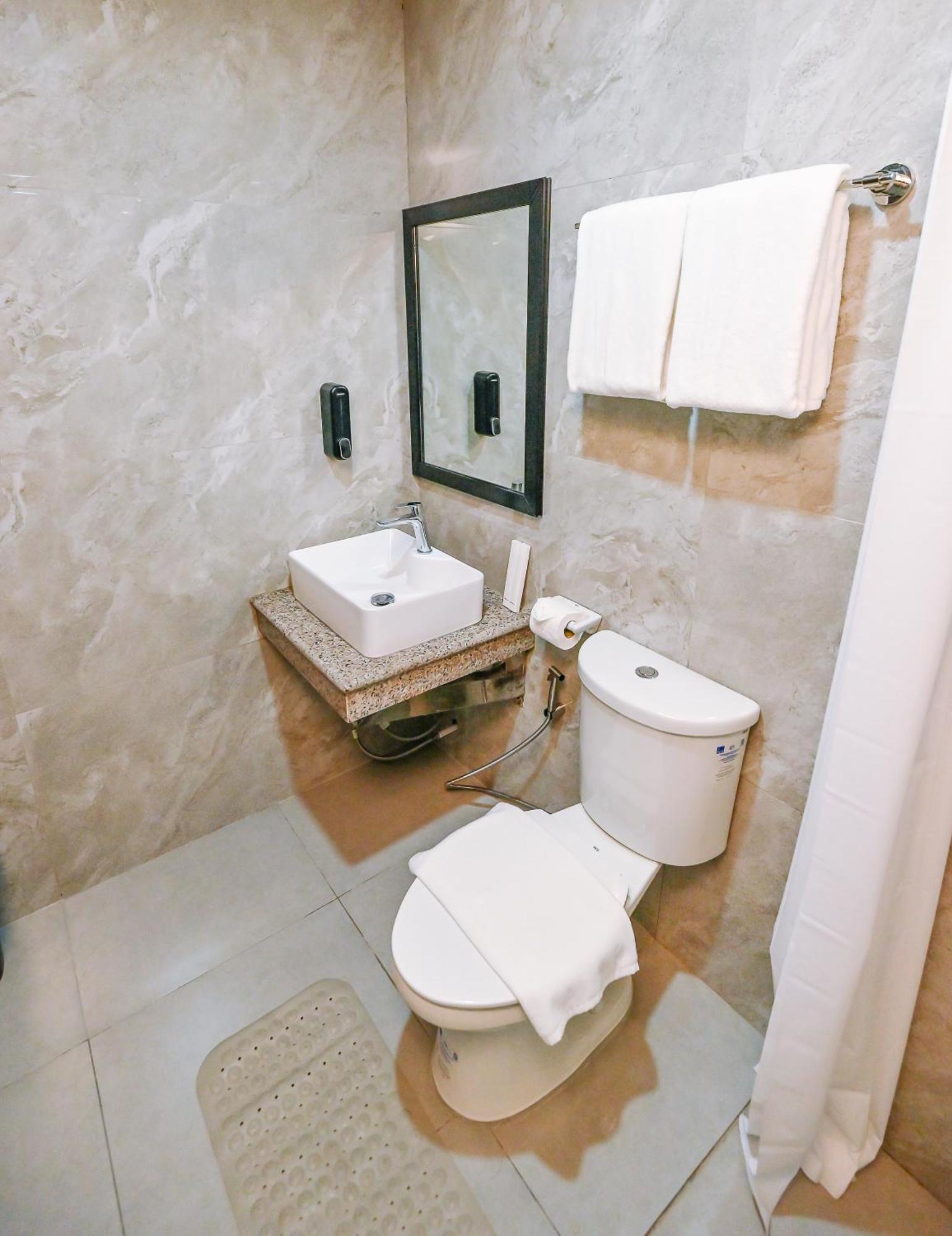 Monaco Hotel Taytay  외부 사진